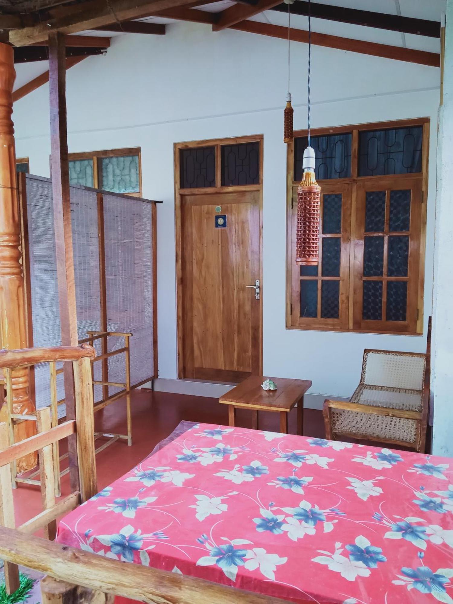 Nethmi Homestay & Restaurant Тангале Стая снимка