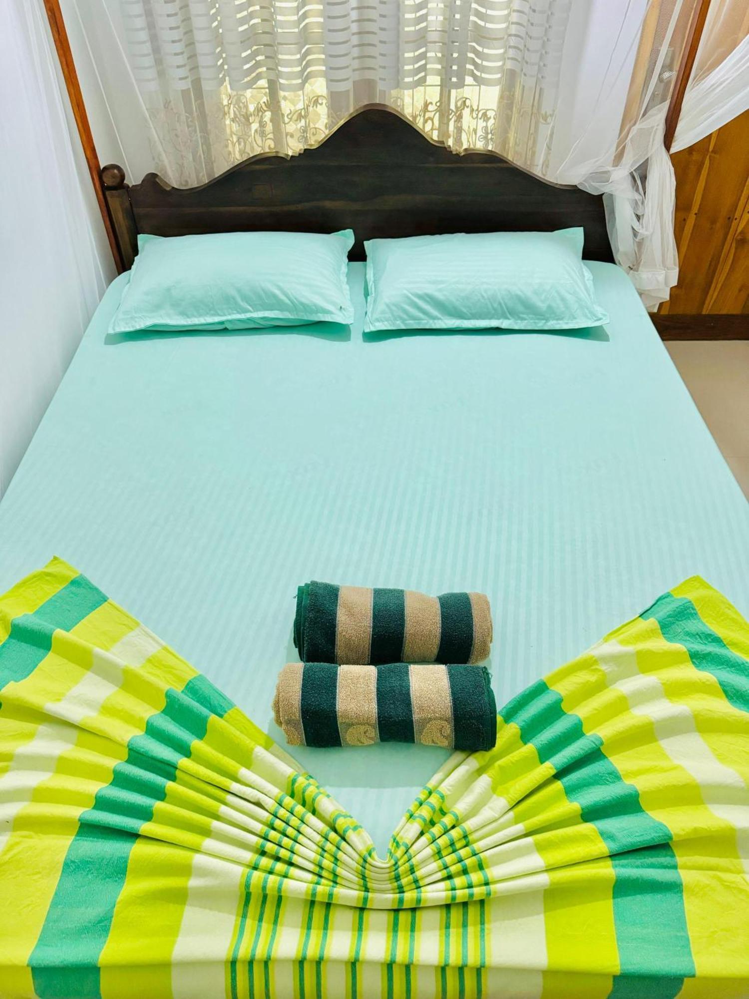 Nethmi Homestay & Restaurant Тангале Стая снимка