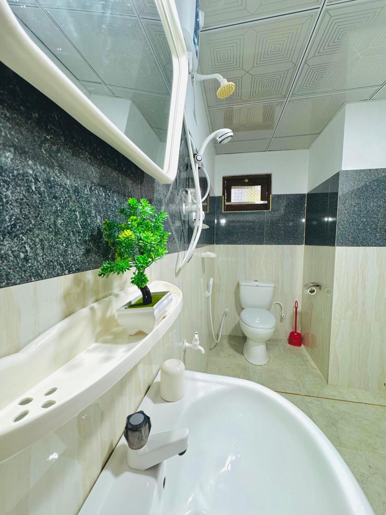 Nethmi Homestay & Restaurant Тангале Екстериор снимка