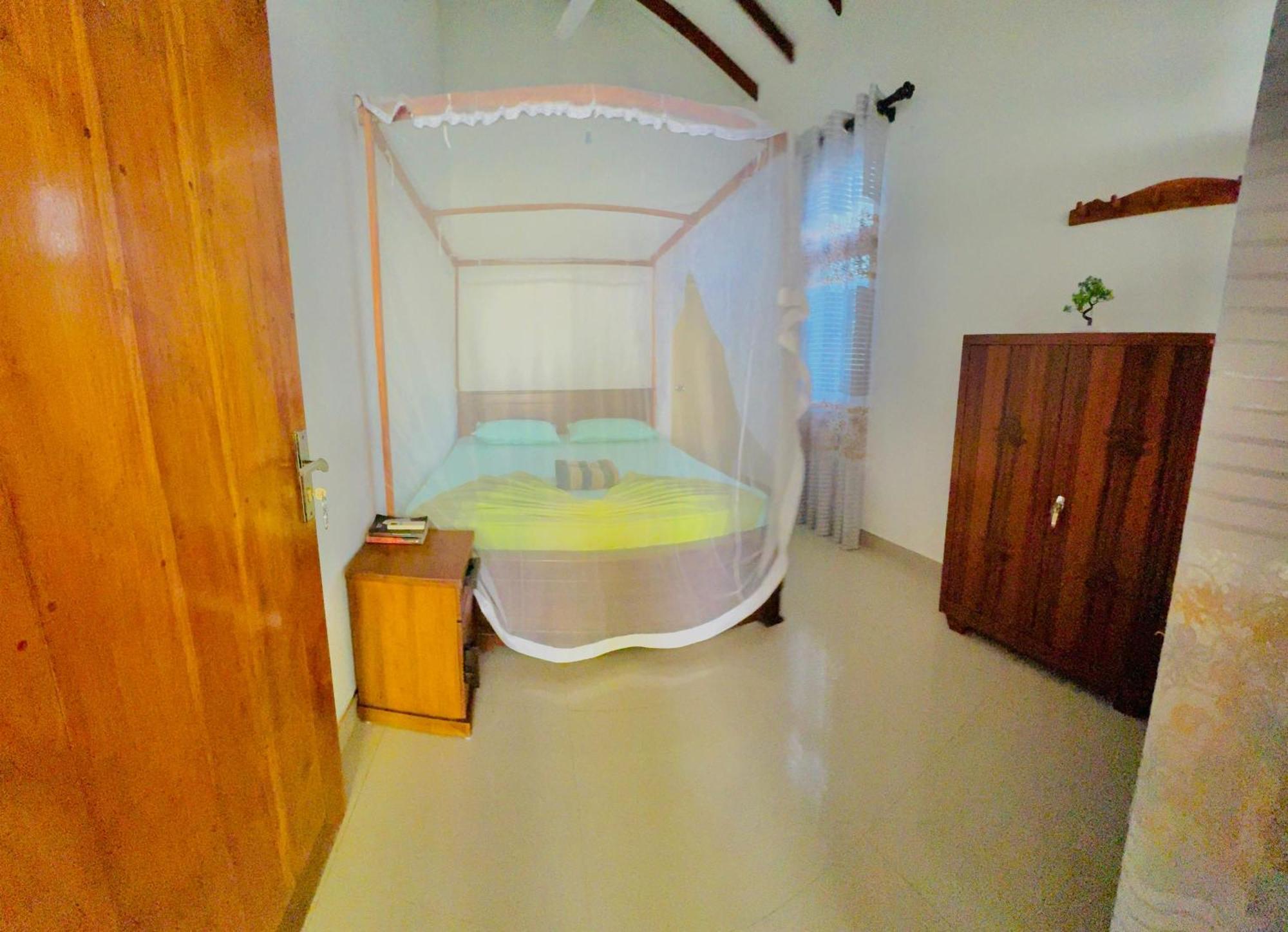 Nethmi Homestay & Restaurant Тангале Стая снимка