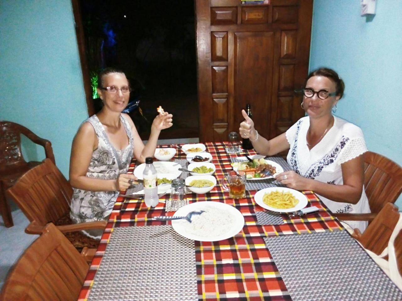 Nethmi Homestay & Restaurant Тангале Екстериор снимка
